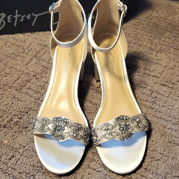 Betsey Johnson block heels - Picture 7 of 9